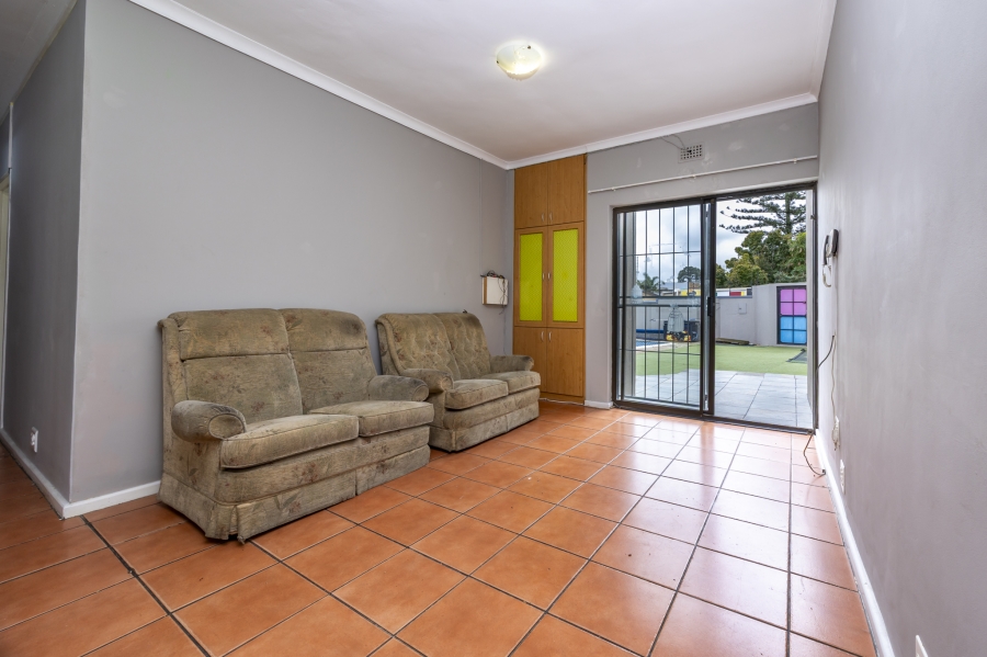 7 Bedroom Property for Sale in Plattekloof Western Cape